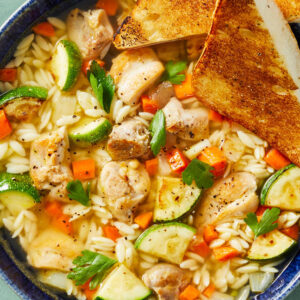 Куриный суп с орзо в одной кастрюле